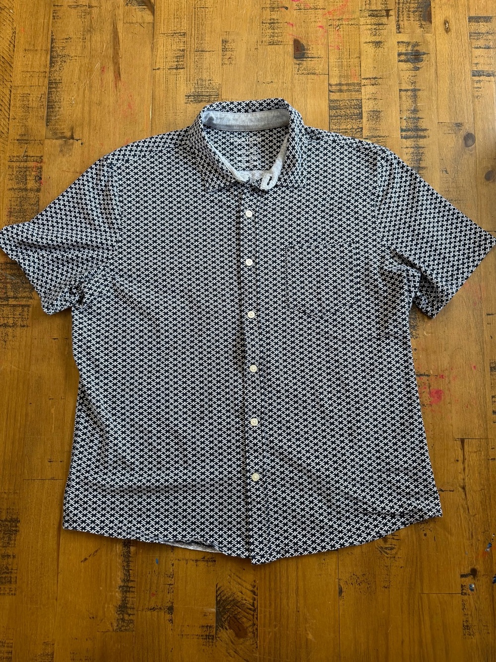 Tailor Vintage Men’s Black & White Short-Sleeve Button-Down Shirt